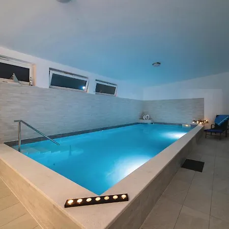 Beautiful In Tribalj With 4 Bedrooms, Sauna And Indoor Swimming Pool Сasa de vacaciones