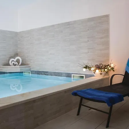 Beautiful In Tribalj With 4 Bedrooms, Sauna And Indoor Swimming Pool Сasa de vacaciones *