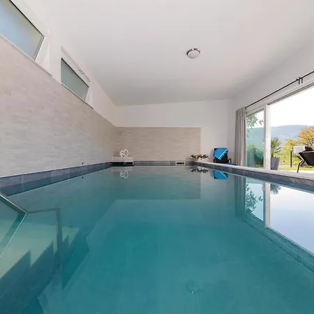 Beautiful In Tribalj With 4 Bedrooms, Sauna And Indoor Swimming Pool Сasa de vacaciones