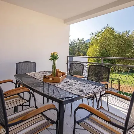 Сasa de vacaciones Beautiful In Tribalj With 4 Bedrooms, Sauna And Indoor Swimming Pool Tribalj (Primorsko-Goranska)