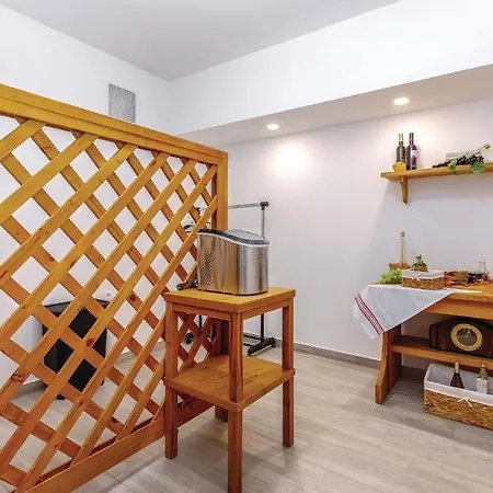 Beautiful In Tribalj With 4 Bedrooms, Sauna And Indoor Swimming Pool Сasa de vacaciones