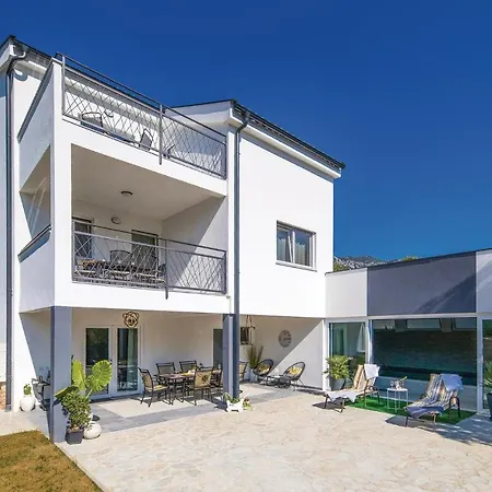Beautiful In Tribalj With 4 Bedrooms, Sauna And Indoor Swimming Pool *