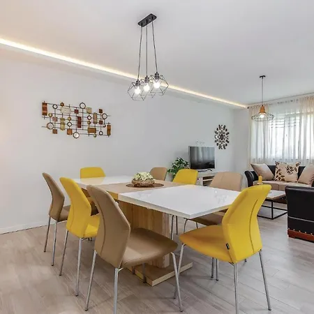 Beautiful In Tribalj With 4 Bedrooms, Sauna And Indoor Swimming Pool * Tribalj (Primorsko-Goranska)