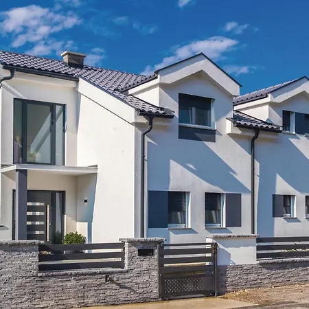 Beautiful In Tribalj With 4 Bedrooms, Sauna And Indoor Swimming Pool *