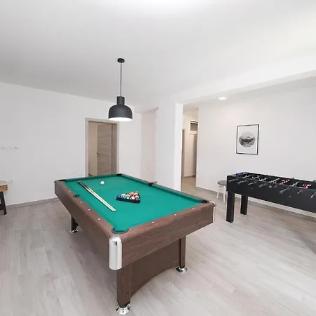 Beautiful In Tribalj With 4 Bedrooms, Sauna And Indoor Swimming Pool Сasa de vacaciones *