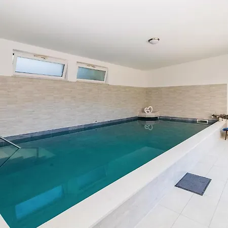 Beautiful In Tribalj With 4 Bedrooms, Sauna And Indoor Swimming Pool Сasa de vacaciones Tribalj (Primorsko-Goranska)