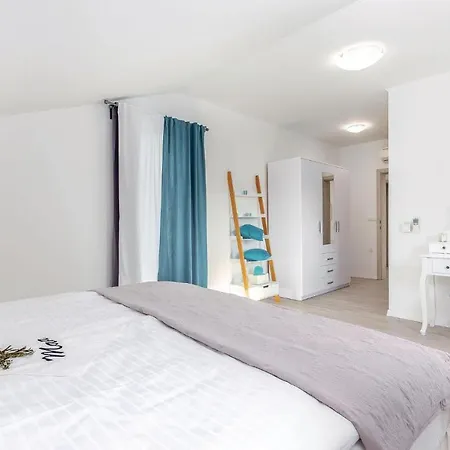 Beautiful In Tribalj With 4 Bedrooms, Sauna And Indoor Swimming Pool *