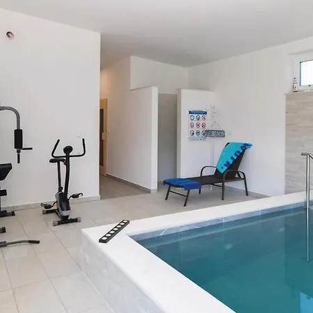 Сasa de vacaciones Beautiful In Tribalj With 4 Bedrooms, Sauna And Indoor Swimming Pool