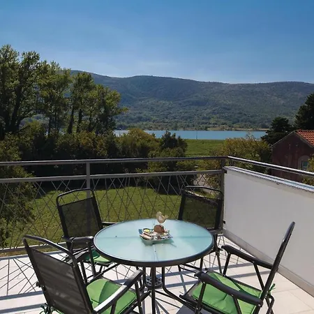 度假居 Beautiful In Tribalj With 4 Bedrooms, Sauna And Indoor Swimming Pool
