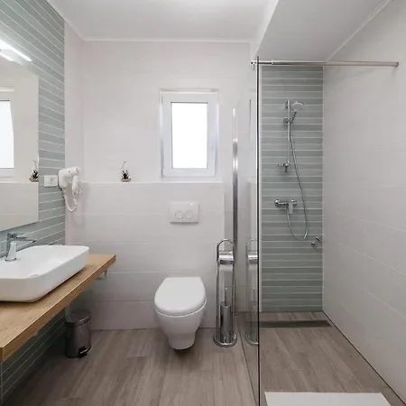 度假居 Beautiful In Tribalj With 4 Bedrooms, Sauna And Indoor Swimming Pool Tribalj (Primorsko-Goranska)