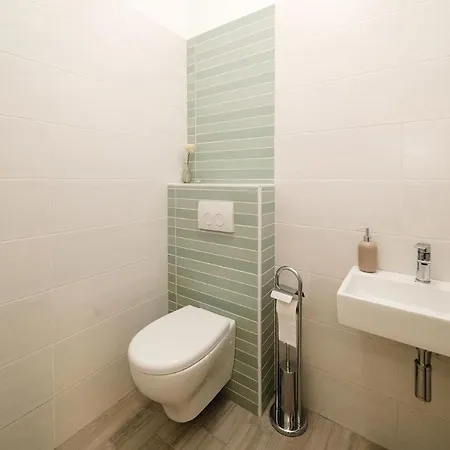 Beautiful In Tribalj With 4 Bedrooms, Sauna And Indoor Swimming Pool 度假居