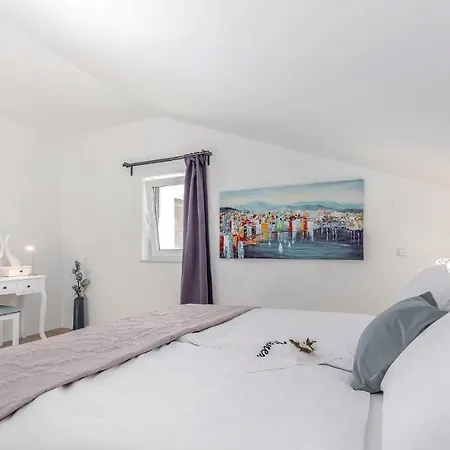 Beautiful In Tribalj With 4 Bedrooms, Sauna And Indoor Swimming Pool *