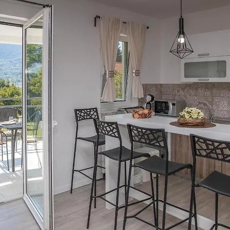 Beautiful In Tribalj With 4 Bedrooms, Sauna And Indoor Swimming Pool 度假居 Tribalj (Primorsko-Goranska)