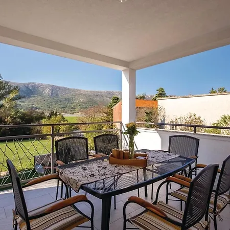 度假居 Beautiful In Tribalj With 4 Bedrooms, Sauna And Indoor Swimming Pool